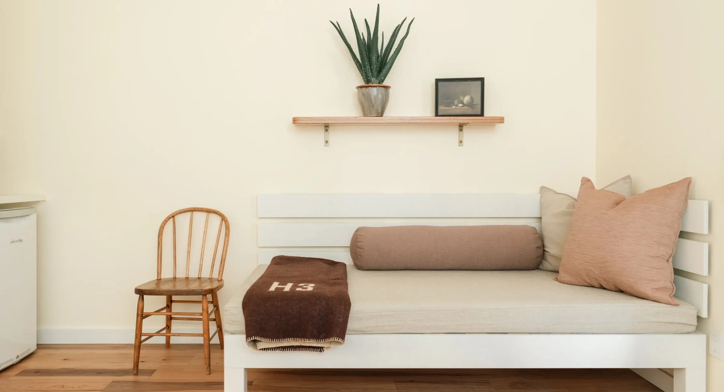 Daybed and accent chair in Mendocino resort king room with wood floors and neutral décor